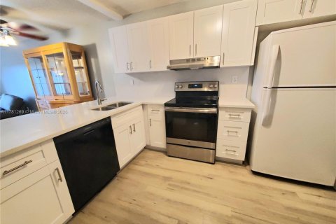 Condominio en venta en North Miami Beach, Florida, 1 dormitorio, 86.4 m2 № 1635604 - foto 1