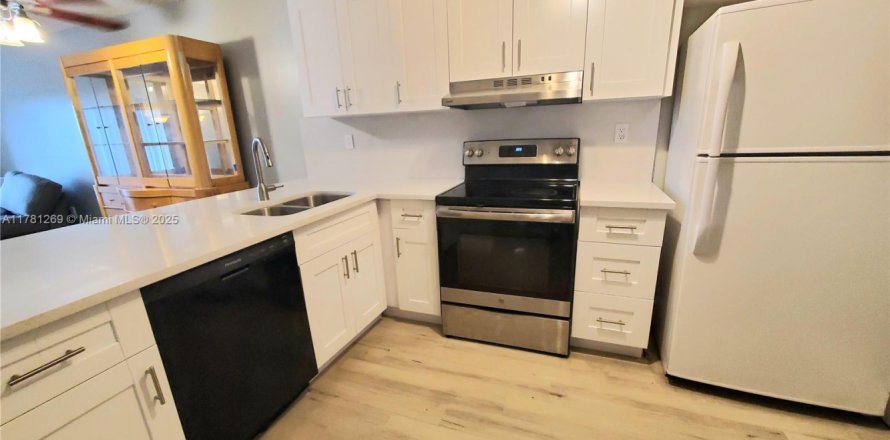 Condominio en North Miami Beach, Florida, 1 dormitorio  № 1635604