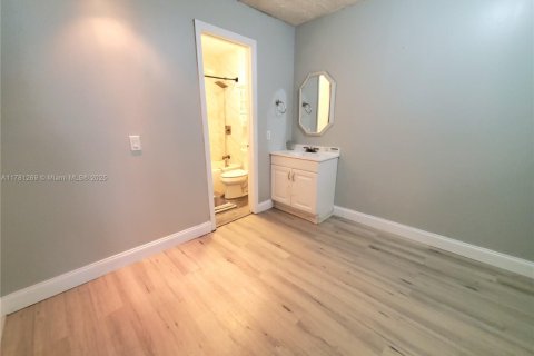 Condominio en venta en North Miami Beach, Florida, 1 dormitorio, 86.4 m2 № 1635604 - foto 7