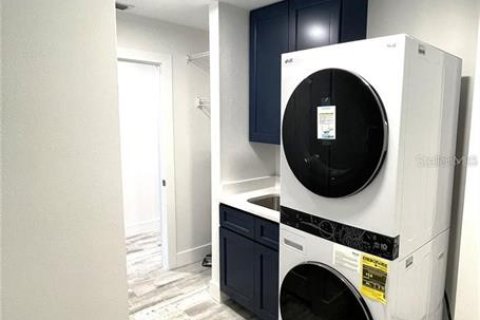 Condo in Englewood, Florida, 3 bedrooms № 2396771 - photo 30