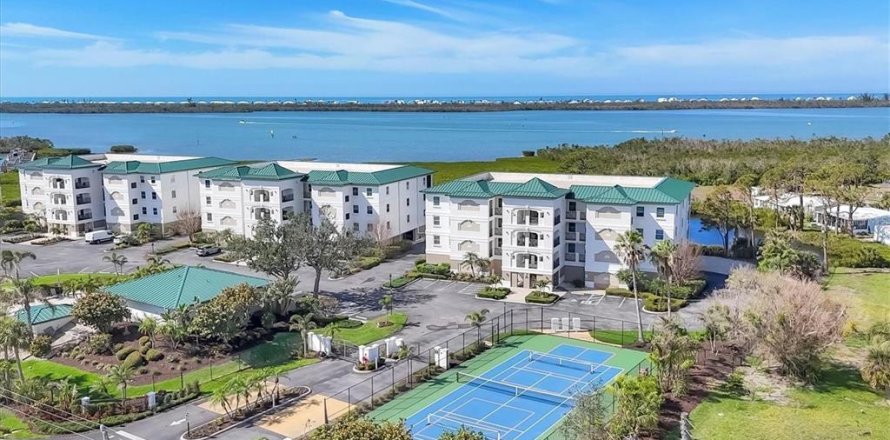 Condo in Englewood, Florida, 3 bedrooms № 2396771