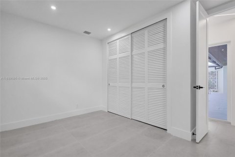 House in Hollywood, Florida 4 bedrooms, 230.12 sq.m. № 1836205 - photo 17