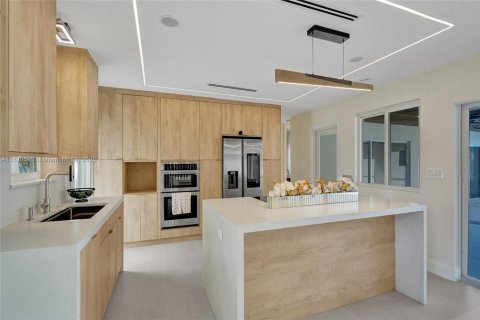 House in Hollywood, Florida 4 bedrooms, 230.12 sq.m. № 1836205 - photo 1