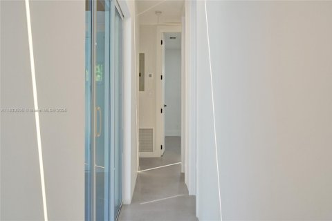 House in Hollywood, Florida 4 bedrooms, 230.12 sq.m. № 1836205 - photo 14