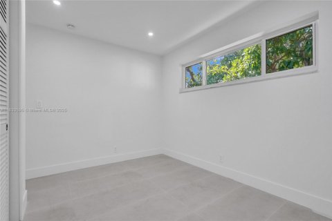 House in Hollywood, Florida 4 bedrooms, 230.12 sq.m. № 1836205 - photo 18