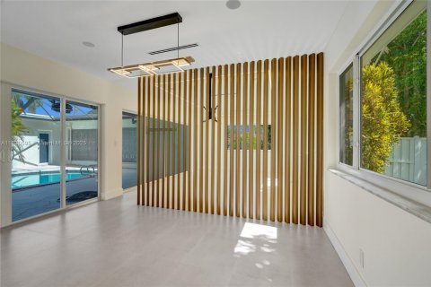 House in Hollywood, Florida 4 bedrooms, 230.12 sq.m. № 1836205 - photo 6