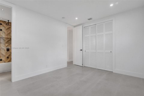 House in Hollywood, Florida 4 bedrooms, 230.12 sq.m. № 1836205 - photo 10
