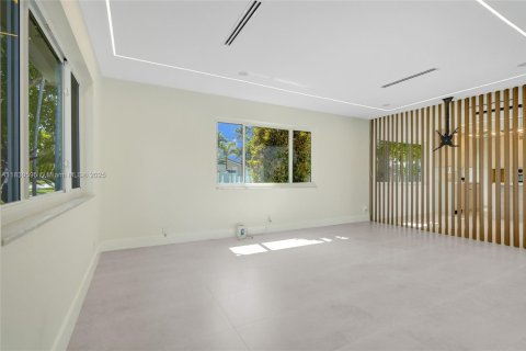 House in Hollywood, Florida 4 bedrooms, 230.12 sq.m. № 1836205 - photo 5