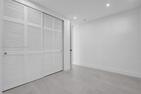 House in Hollywood, Florida 4 bedrooms, 230.12 sq.m. № 1836205 - photo 29