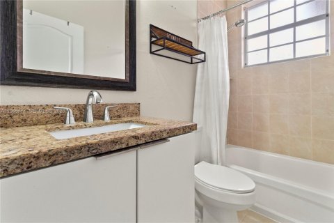 Touwnhouse à vendre à Miami, Floride: 4 chambres, 182 m2 № 2002945 - photo 28