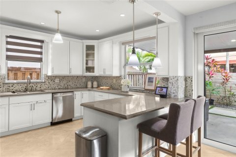 Touwnhouse à vendre à Miami, Floride: 4 chambres, 182 m2 № 2002945 - photo 13