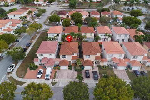 Touwnhouse à vendre à Miami, Floride: 4 chambres, 182 m2 № 2002945 - photo 4