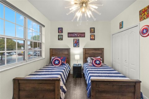 Touwnhouse à vendre à Miami, Floride: 4 chambres, 182 m2 № 2002945 - photo 30