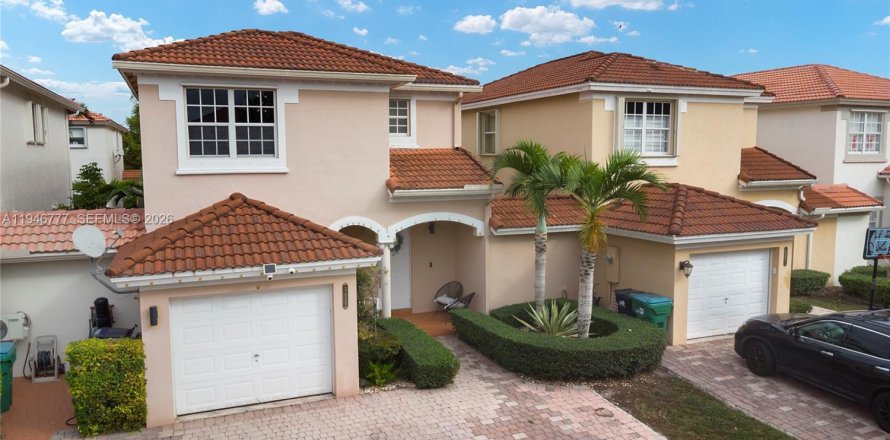 Touwnhouse à Miami, Floride 4 chambres, 182 m2 № 2002945