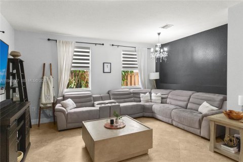 Touwnhouse à vendre à Miami, Floride: 4 chambres, 182 m2 № 2002945 - photo 6