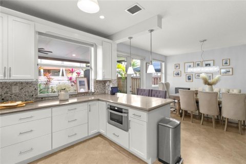 Touwnhouse à vendre à Miami, Floride: 4 chambres, 182 m2 № 2002945 - photo 16