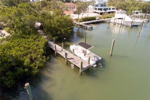 House in Boca Grande, Florida 3 bedrooms, 231.14 sq.m. № 1529074 - photo 1