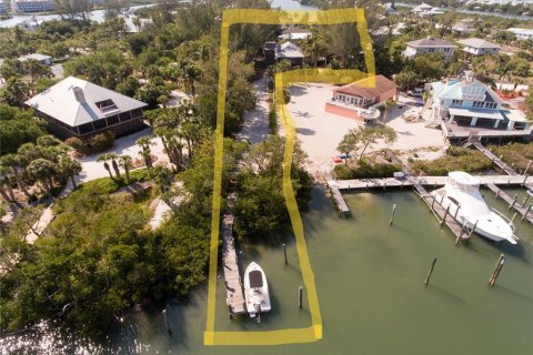 House in Boca Grande, Florida 3 bedrooms, 231.14 sq.m. № 1529074 - photo 24