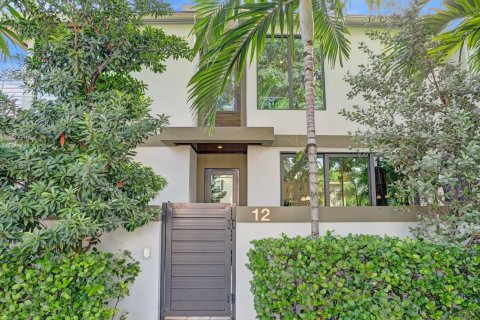 Casa en alquiler en Fort Lauderdale, Florida, 3 dormitorios, 192.03 m2 № 1074729 - foto 1