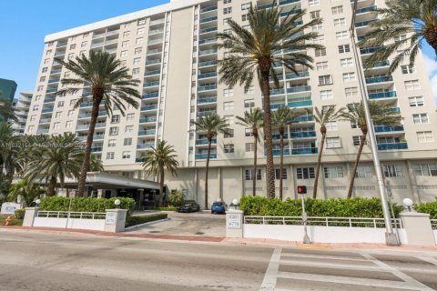 Condominio en venta en Miami Beach, Florida, 1 dormitorio, 84.54 m2 № 1814414 - foto 21