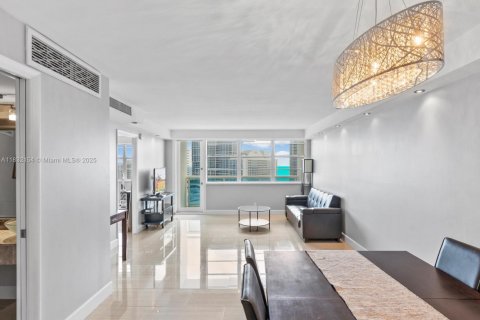 Condominio en venta en Miami Beach, Florida, 1 dormitorio, 84.54 m2 № 1814414 - foto 4