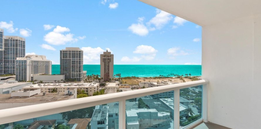 Condominio en Miami Beach, Florida, 1 dormitorio  № 1814414