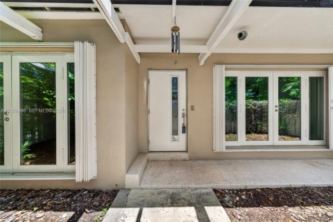 Villa ou maison à louer à Pinecrest, Floride: 3 chambres, 141.77 m2 № 2292155 - photo 4