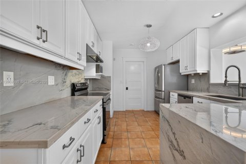 Villa ou maison à louer à Pinecrest, Floride: 3 chambres, 141.77 m2 № 2292155 - photo 8