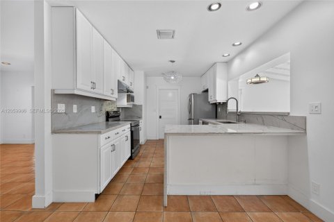 Villa ou maison à louer à Pinecrest, Floride: 3 chambres, 141.77 m2 № 2292155 - photo 13