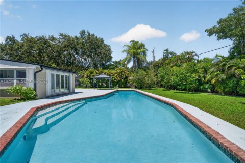 Villa ou maison à louer à Pinecrest, Floride: 3 chambres, 141.77 m2 № 2292155 - photo 3