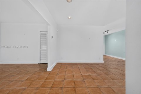 Villa ou maison à louer à Pinecrest, Floride: 3 chambres, 141.77 m2 № 2292155 - photo 12