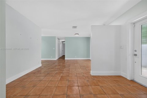 Villa ou maison à louer à Pinecrest, Floride: 3 chambres, 141.77 m2 № 2292155 - photo 9