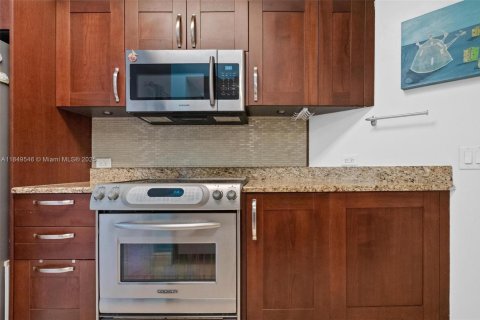 Condo in Aventura, Florida, 1 bedroom  № 2090654 - photo 9
