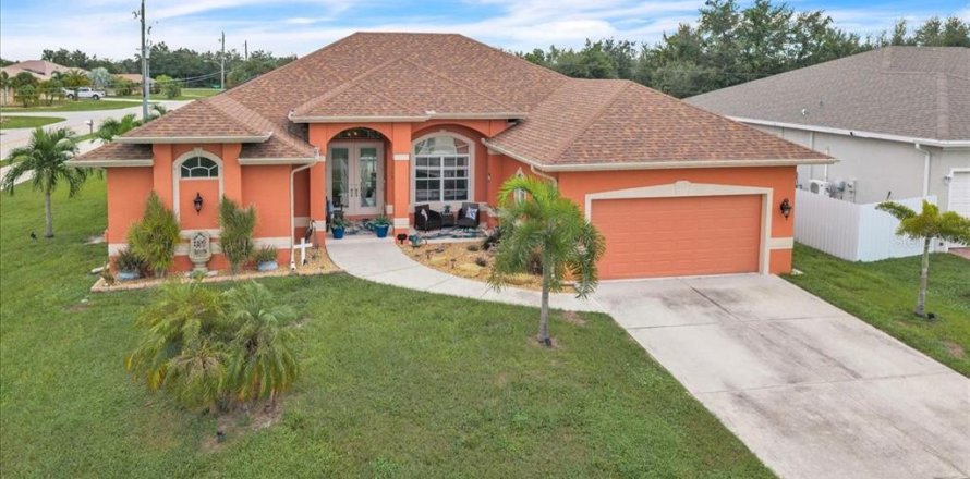 Villa ou maison à Port Charlotte, Floride 3 chambres, 220.64 m2 № 2409004