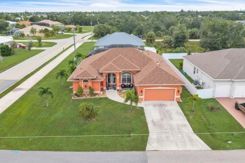 Villa ou maison à vendre à Port Charlotte, Floride: 3 chambres, 220.64 m2 № 2409004 - photo 2