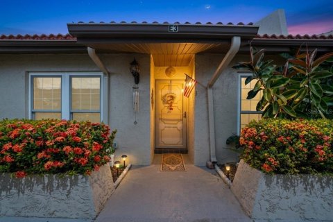 Condominio en Largo, Florida, 2 dormitorios № 2214211