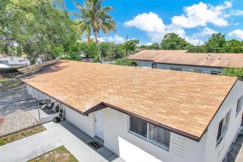 Commercial property in Miami, Florida 133.78 sq.m. № 1973400 - photo 11