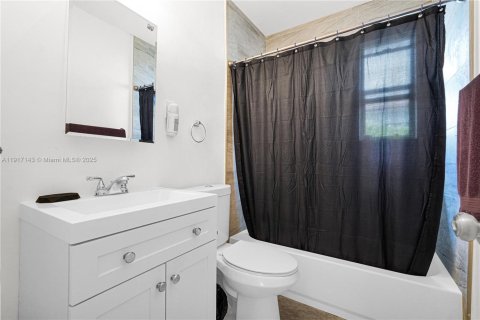 Commercial property in Miami, Florida 133.78 sq.m. № 1973400 - photo 14