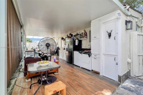 Commercial property in Miami, Florida 133.78 sq.m. № 1973400 - photo 5