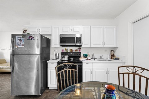 Commercial property in Miami, Florida 133.78 sq.m. № 1973400 - photo 13