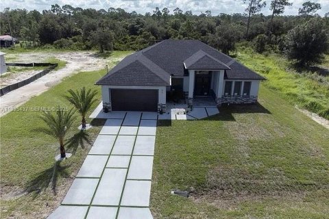 Casa en alquiler en Lehigh Acres, Florida, 4 dormitorios № 1993673 - foto 1