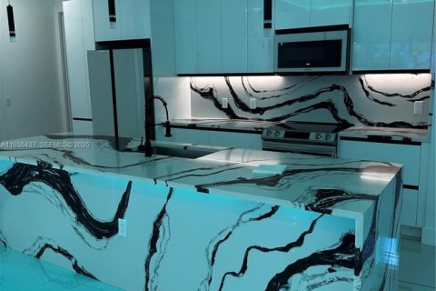 Casa en alquiler en Lehigh Acres, Florida, 4 dormitorios № 1993673 - foto 6