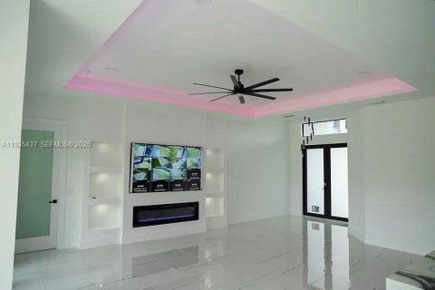 Casa en alquiler en Lehigh Acres, Florida, 4 dormitorios № 1993673 - foto 4