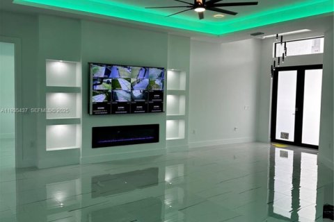 Casa en alquiler en Lehigh Acres, Florida, 4 dormitorios № 1993673 - foto 3