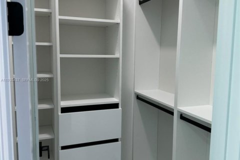 Casa en alquiler en Lehigh Acres, Florida, 4 dormitorios № 1993673 - foto 16