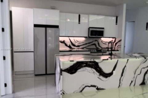 Casa en alquiler en Lehigh Acres, Florida, 4 dormitorios № 1993673 - foto 7