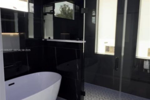 Casa en alquiler en Lehigh Acres, Florida, 4 dormitorios № 1993673 - foto 13