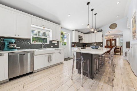 House in West Palm Beach, Florida 6 bedrooms, 289.3 sq.m. № 2087654 - photo 10