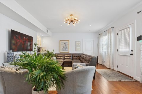 House in West Palm Beach, Florida 6 bedrooms, 289.3 sq.m. № 2087654 - photo 5