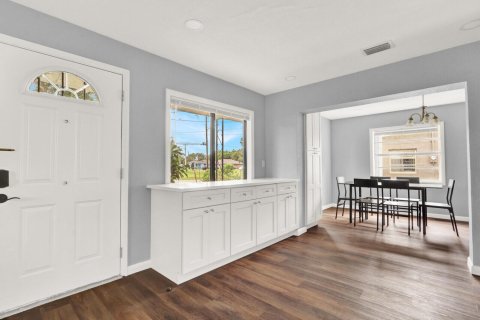 House in St. Lucie, Florida 4 bedrooms, 164.25 sq.m. № 2275181 - photo 8